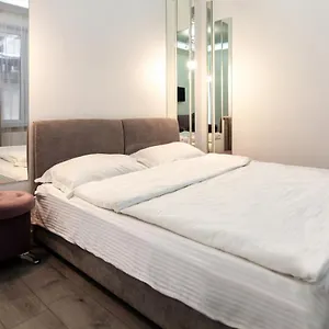 Leogrand On B Khmelnytskogo 27a , Львов Украина